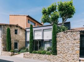 Le Carré d'Alethius Logis Hôtel Restaurant，位于Charmes-sur-Rhône的酒店