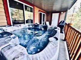 Cozy updated 3 BDRM/3 BTH on ski hill with private hottub (110)，位于金伯利的酒店