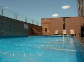 Bristol Infinity Rio Claro，位于里奥克拉鲁的带泳池的酒店