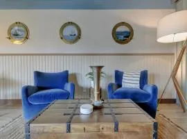 Royal Navy Suite: Modern Flat in Heart of Victoria