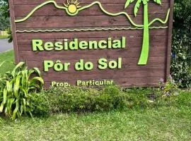 Casa na lagoa do Palmital com acesso à lagoa na propriedade e localizada apenas a 13 km da praia de Atlântida Sul e do Centro de Osório Lugar com Natureza-Wi-Fi 1 cama de casal e um beliche 2 solteiros