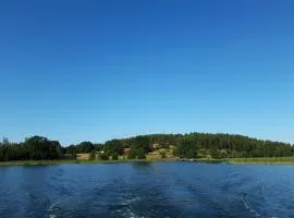 Gärdsholmen- Cabin on privately owned island "Boken"- boat included