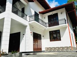 The Kandyan Secret Villa - Free Pick up From Kandy Railway Station，位于康提的旅馆