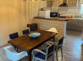 Emmanon - Maison a la campagne au calme，位于La Coquille的酒店