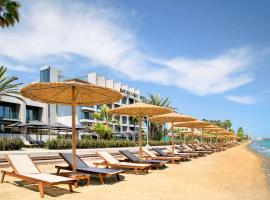 Mercure Larnaca Beach Resort，位于拉纳卡的酒店