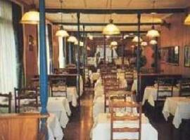 Logis Le Relais De La Place，位于Le Faou的酒店