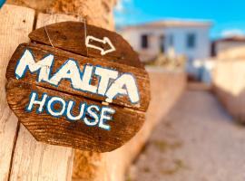 Malta House in Galaxidi，位于加拉希德松的海滩短租房