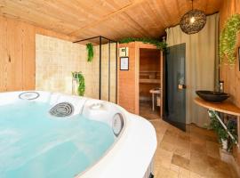 Ker Gana Sauna, jacuzzi, poêle à bois，位于Plourin的酒店