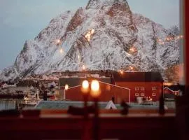 Reine Front View - Mountain & Seaview