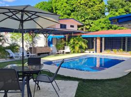 Hostal Villa Mayte Coronado，位于Las Lajas的住宿加早餐旅馆