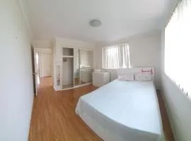 A cosy private bedroom for you (2)