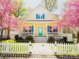 Huge Beach Bungalow- Yard, Beach Pass, King Beds