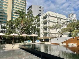 Floral Court Hotel & Residence Sukhumvit 13，位于曼谷的豪华型酒店