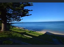 Bay Lodge 1-Pay Half then pay the other half on arrival Cheapest in Kangaroo Island in Esplanade on Buller St Kingscote