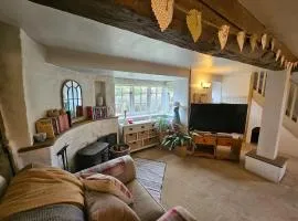Pass the Keys Enchanting Country Cottage in Sedgeberrow