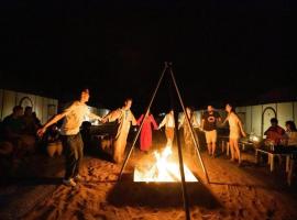 Best Desert Luxury Camp，位于梅尔祖卡的酒店