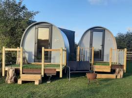 The Fox Pod at Nelson Park Riding Centre Ltd GLAMPING POD Birchington, Ramsgate, Margate, Broadstairs, also available we have the Pony Pod and Trailor Escapes converted horse box，位于伯青顿的豪华帐篷