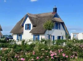 Reetdachhaus Seasons mit Kamin & Sauna