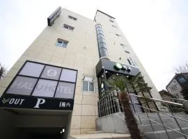 HARU Hotel