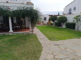 Chalet junto al mar con jardín privado