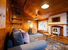 Cozy Norwegian Style Log Cabin in Rural Snowdonia - 2 Bedrooms & Parking by Seren Short Stays