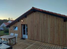 Chalet au bord du lac，位于艾达的酒店
