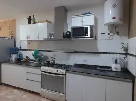 Casa para 5 o 6 personas, ubicada a 400 metros del corsodromo, instalada completa, aire acondicionado tv, wifi etc