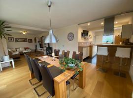 Haus Ostend Ganzes Ferienhaus mit Garten ideal für zwei Erwachsene und zwei Kinder，位于埃斯佩尔坎普的酒店