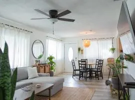 Corner Casa (w Bikes!) Beach Home (3bd/2ba)