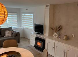 Chalet Quattro in bosrijke omgeving，位于安卢的木屋