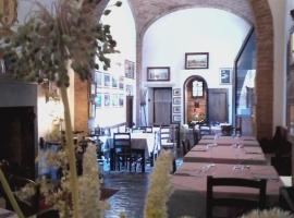 Cisterna Nel Borgo，位于卡斯蒂戈隆·多尔希亚的住宿加早餐旅馆