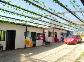 Hotel Chimeneas del Dorado，位于Sesquilé的酒店