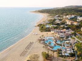 Grecotel Olympia Oasis & Aqua Park，位于卢特拉基利尼斯的酒店