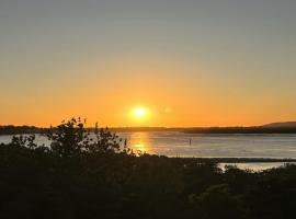 1 - 58 Moira Pde, Hawks Nest，位于霍克斯内斯特的酒店