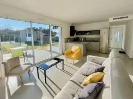 Maison familiale récente avec jardin, plage et commerces à pied, 6 couchages, WIFI, parking privatif - FR-1-231-297