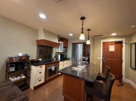 Solara Escape - 2BR Retreat with Pool - Hot Tub - Gym - Spa，位于坎莫尔的Spa酒店