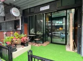 YOWGO THAI Inn