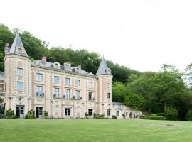 Château de Perreux, The Originals Collection，位于阿姆博斯的酒店