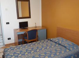 AMIRA PALACE HOTEL，位于Castel Goffredo的酒店