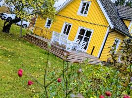Obstgarten Mörlunda, 5 min zum Badesee, Småland, Sauna，位于Mörlunda的酒店