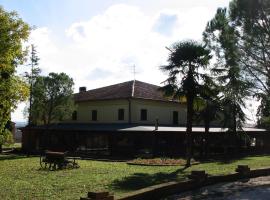 Casale del Gufo，位于基亚拉瓦莱的住宿加早餐旅馆