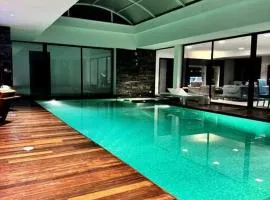 Luxury villa with a heated indoor pool and direct access to the beach