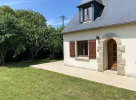 350 - Charmante maison dans le bourg de Plévenon à 1 kilomètre des plages，位于Plévenon的酒店