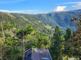 Ecoverso Cabañas del bosque，位于麦德林的木屋