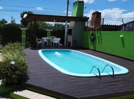 Casa com piscina no imbé，位于因贝的度假屋