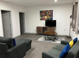 Lancing Apartments 2 Bedrooms, Sleeps 5 to 6 First floor Slough M4 Legoland，位于斯劳的公寓