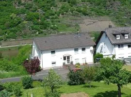 Haus Flora - Ferienwohnungen