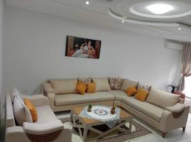 appartement S+2, proche plage，位于莫纳斯提尔的公寓