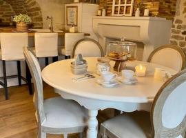 L'écrin, charmant cottage aux portes de la cité médiévale de Semur-en-Auxois，位于Chevigny的酒店