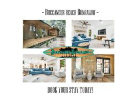 Buccaneer Bungalow on Amelia Isle!，位于费南迪纳比奇的酒店